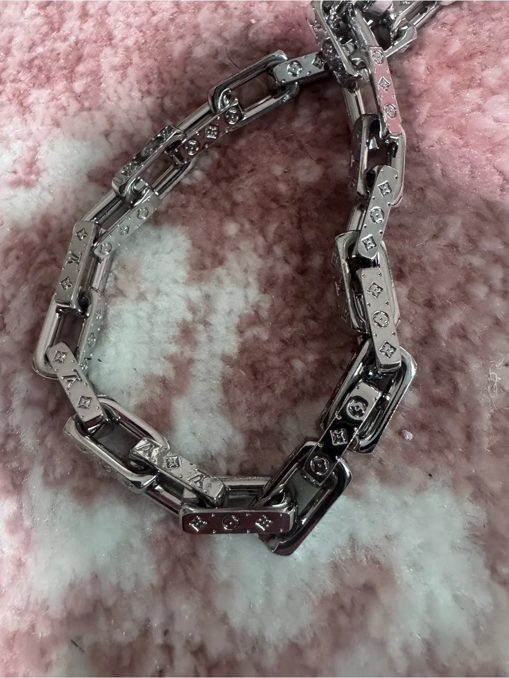 Louis Vuitton elegant louis